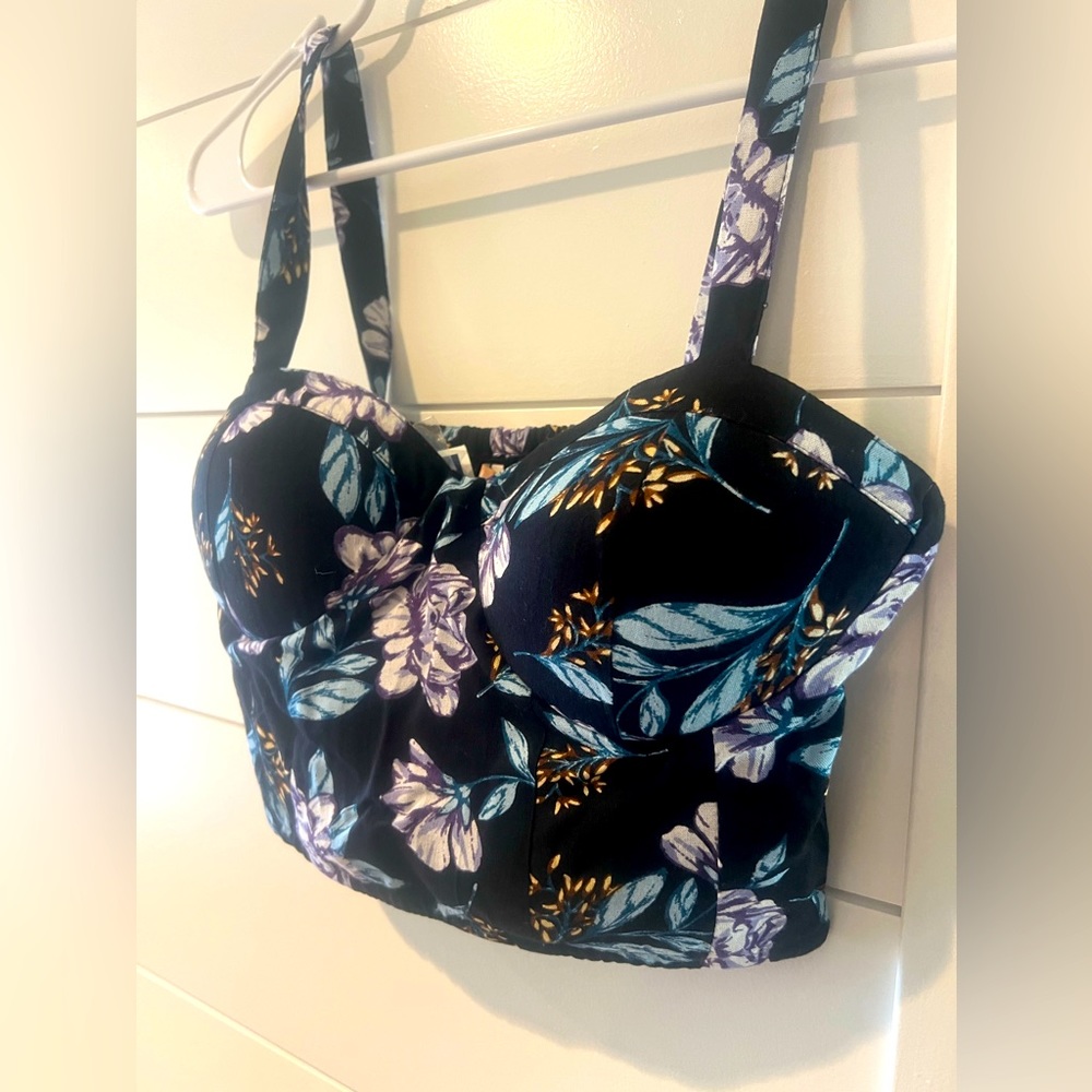 B.O.G. Collective Floral Crop Top. XS